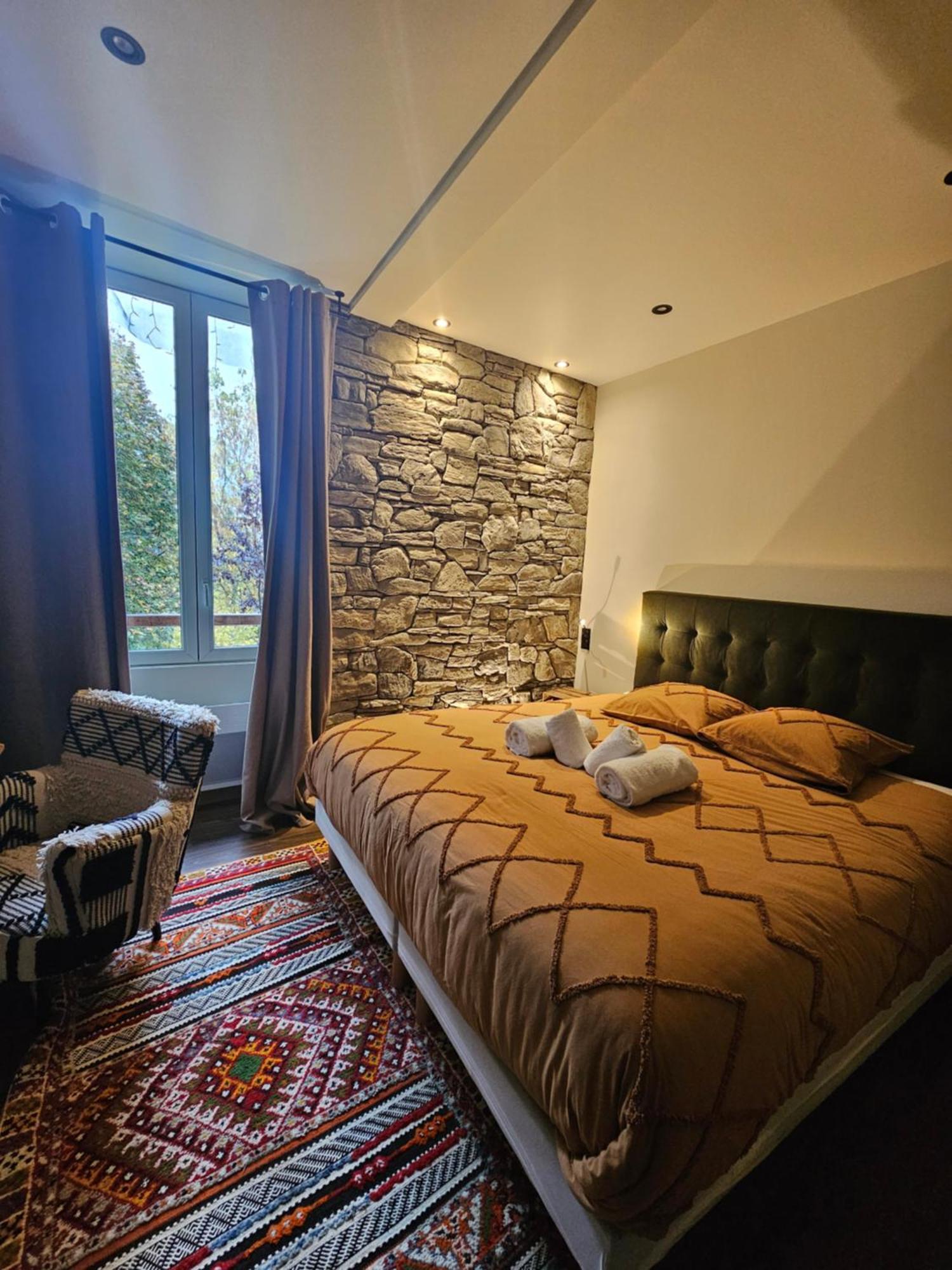 Hotel Restaurant "La Petite Auberge" Bourg-Saint-Maurice Bagian luar foto