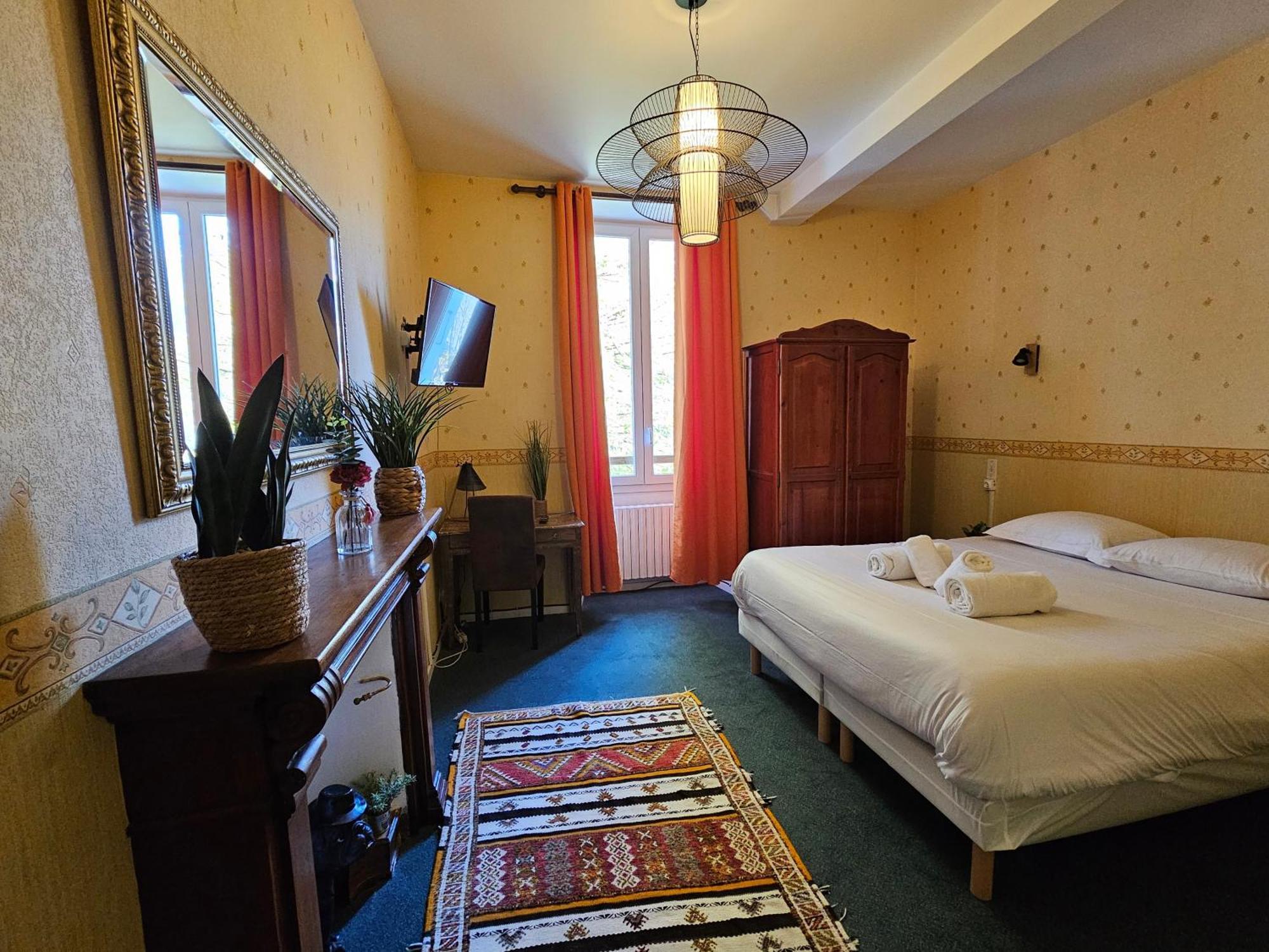 Hotel Restaurant "La Petite Auberge" Bourg-Saint-Maurice Bagian luar foto