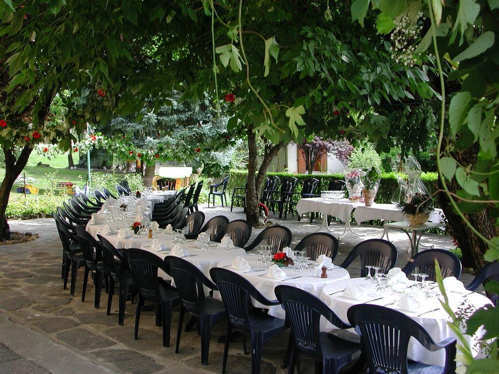 Hotel Restaurant "La Petite Auberge" Bourg-Saint-Maurice Bagian luar foto