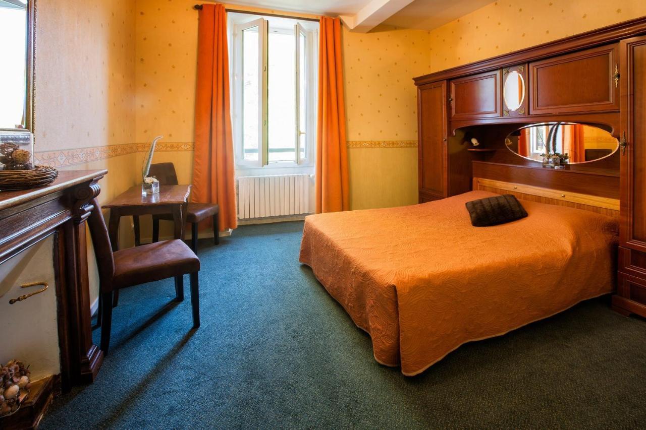 Hotel Restaurant "La Petite Auberge" Bourg-Saint-Maurice Bagian luar foto
