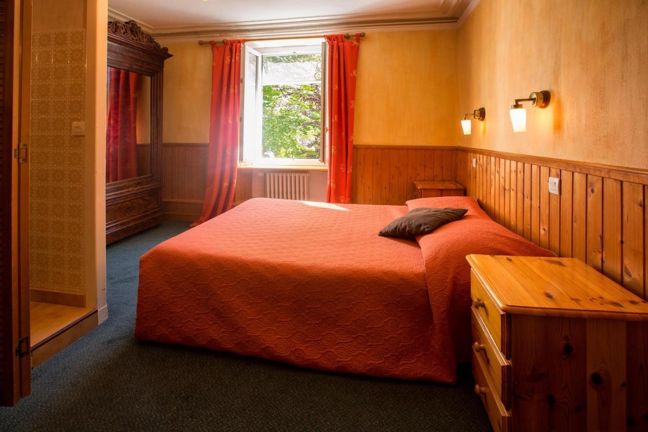 Hotel Restaurant "La Petite Auberge" Bourg-Saint-Maurice Bagian luar foto